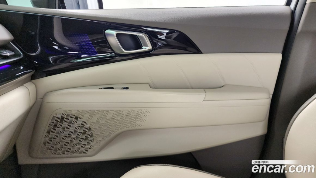 Kia Carnival 9-Seater Signature, 2025