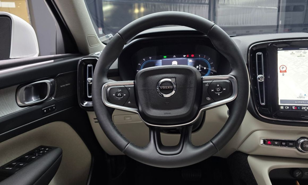 Volvo XC40 B4 Ultra Bright, 2025