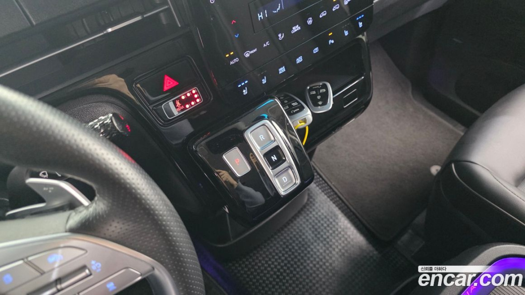 Hyundai Staria Lounge 9-Seater, 2023