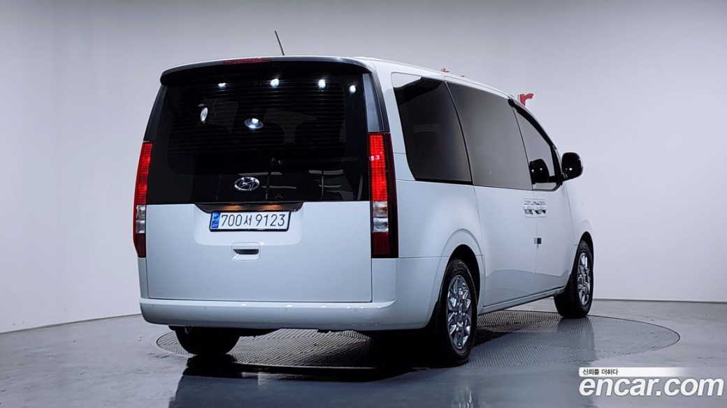 Hyundai Staria Tourer 11-Seater, 2024