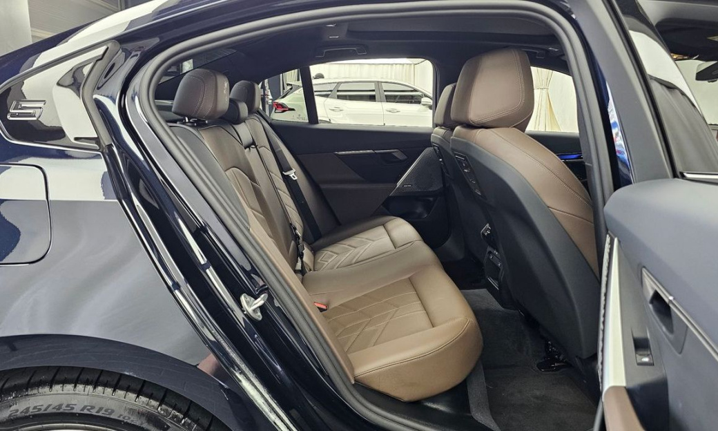 BMW 5-Series 523d M Sport, 2025