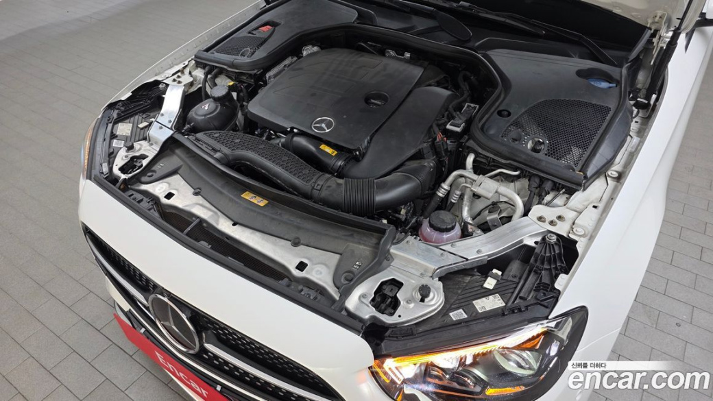 Mercedes-Benz E-Class E350 4MATIC AMG Line, 2022