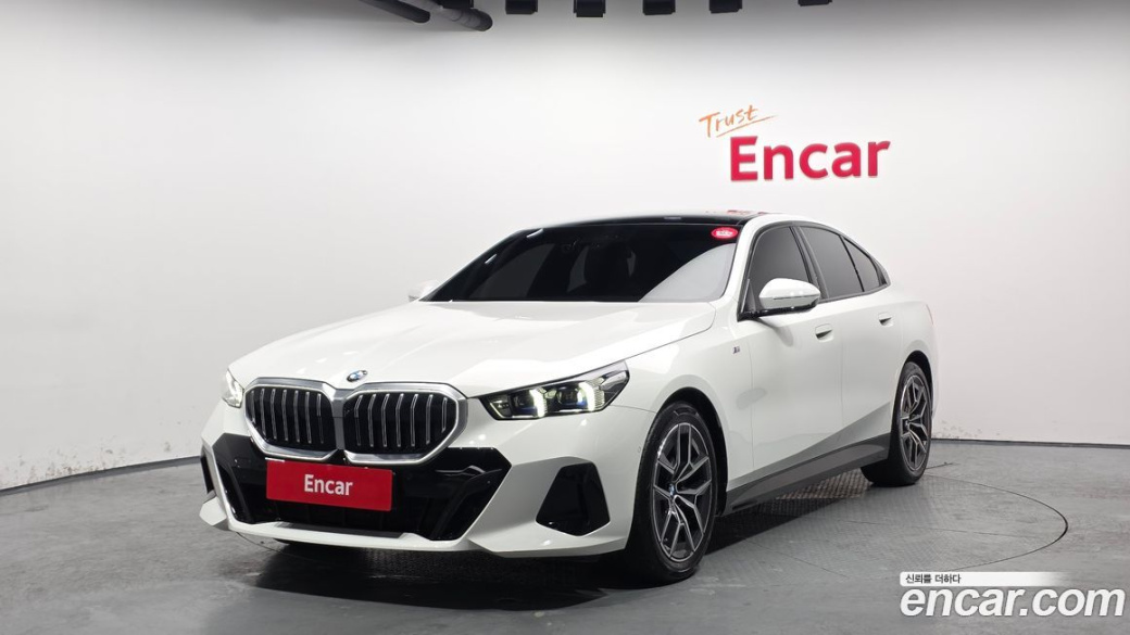 BMW 5-Series 520i M Sport, 2025