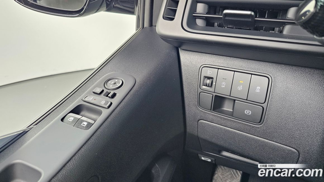 Hyundai Staria Tourer 9-Seater, 2025