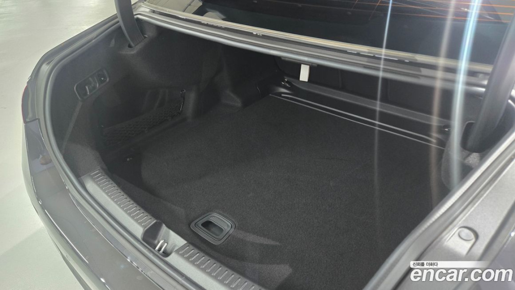 Mercedes-Benz E-Class E200 Avantgarde, 2025