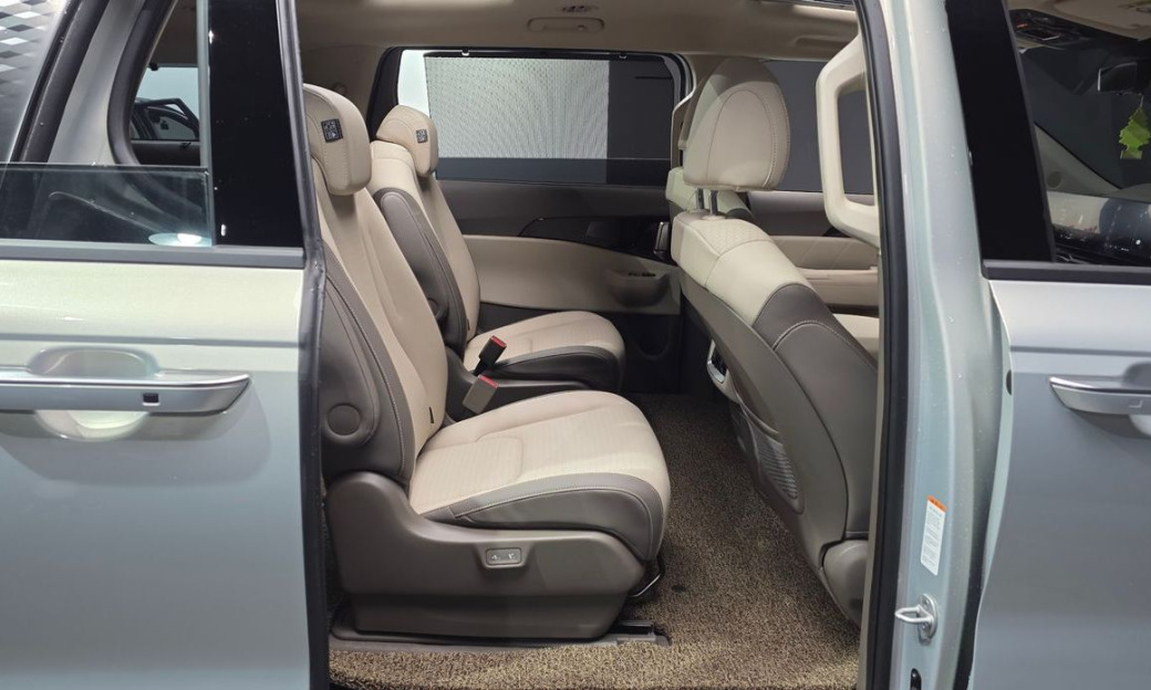 Kia Carnival 9-Seater Signature, 2025