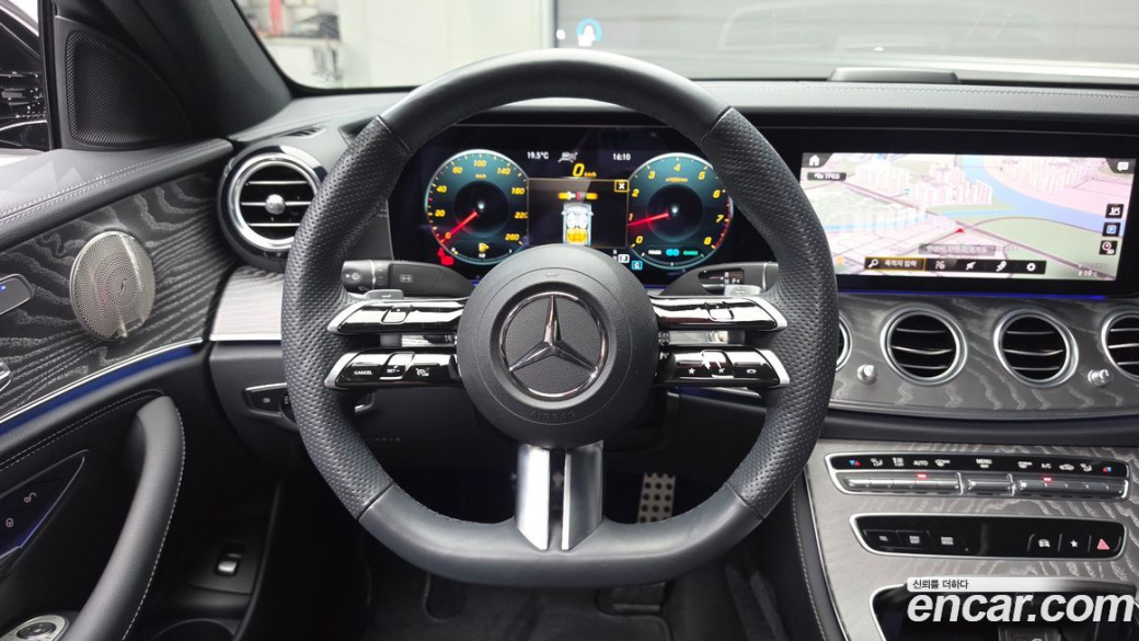 Mercedes-Benz E-Class E350 4MATIC AMG Line, 2023