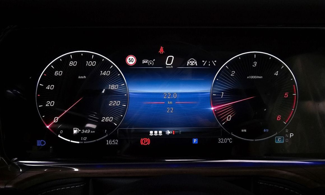 Mercedes-Benz G-Class G450d, 2026