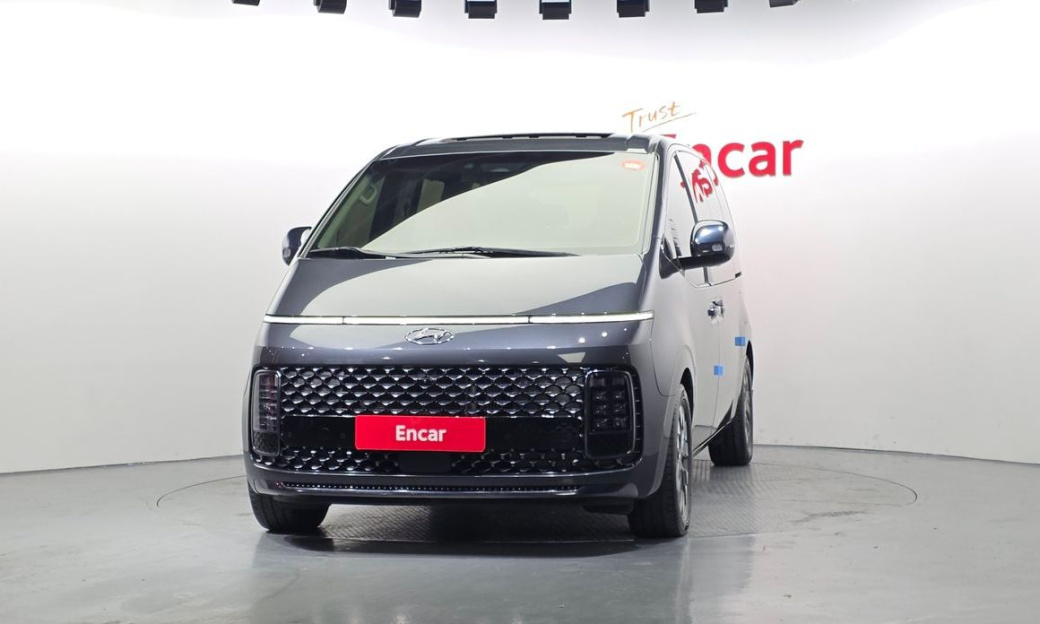 Hyundai Staria 4WD Lounge 9-Seater, 2022