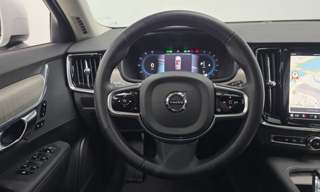 Volvo V90 B5 Plus AWD, 2025