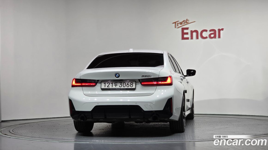 BMW 3-Series 320i M Sport, 2025
