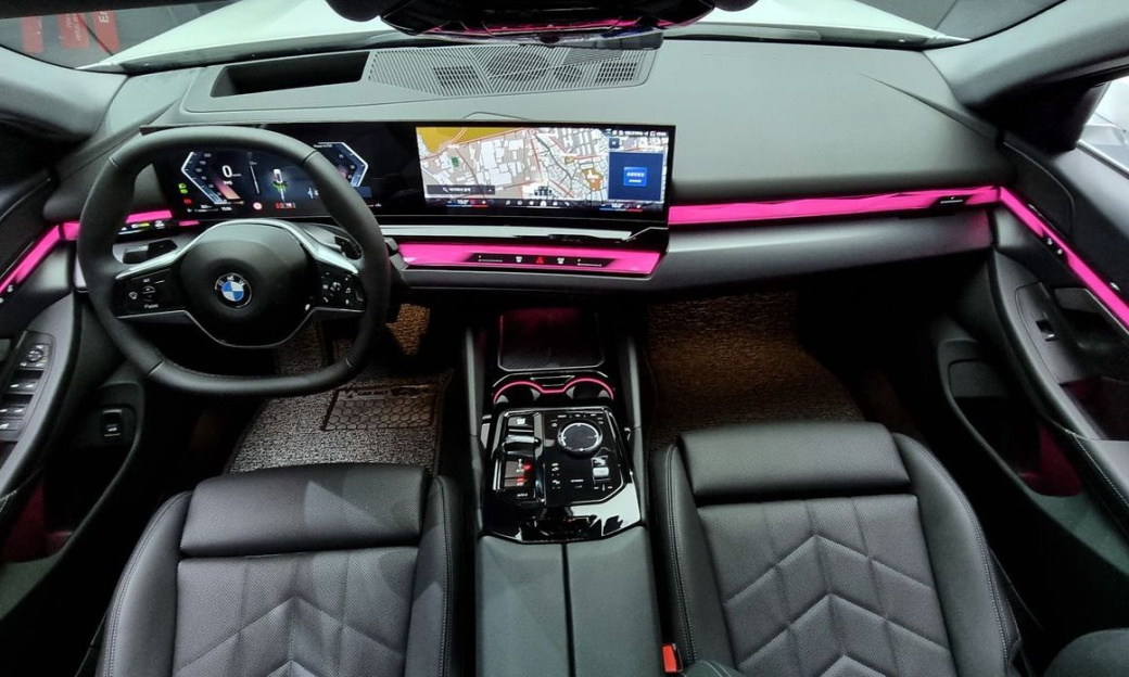 BMW 5-Series 520i, 2025