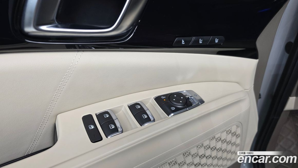 Kia Carnival 9-Seater Gravity, 2025