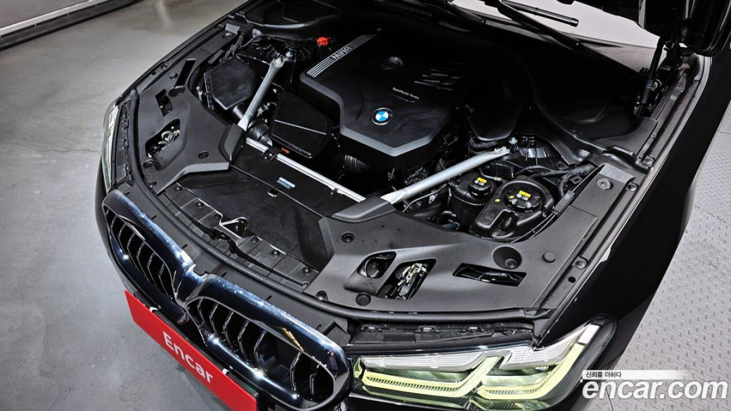 BMW 5-Series 520i Luxury, 2022