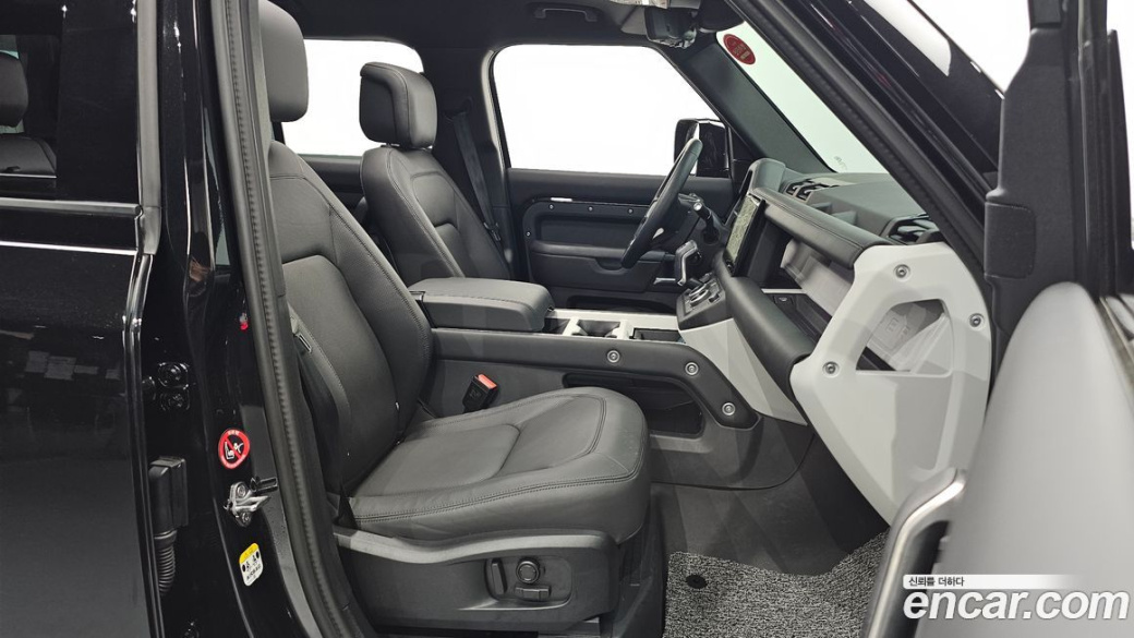 Land Rover Defender 110 P300 X-Dynamic SE, 2025