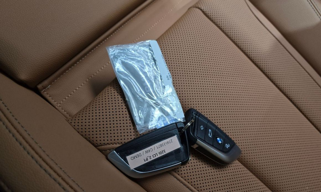 BMW 3-Series 320i, 2025