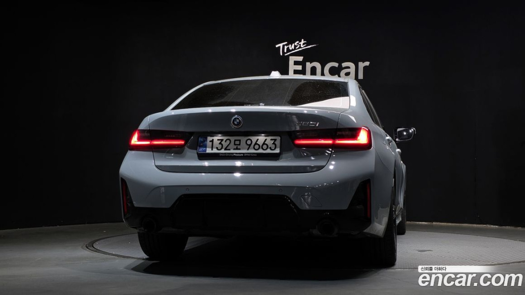 BMW 3-Series 320i M Sport, 2025