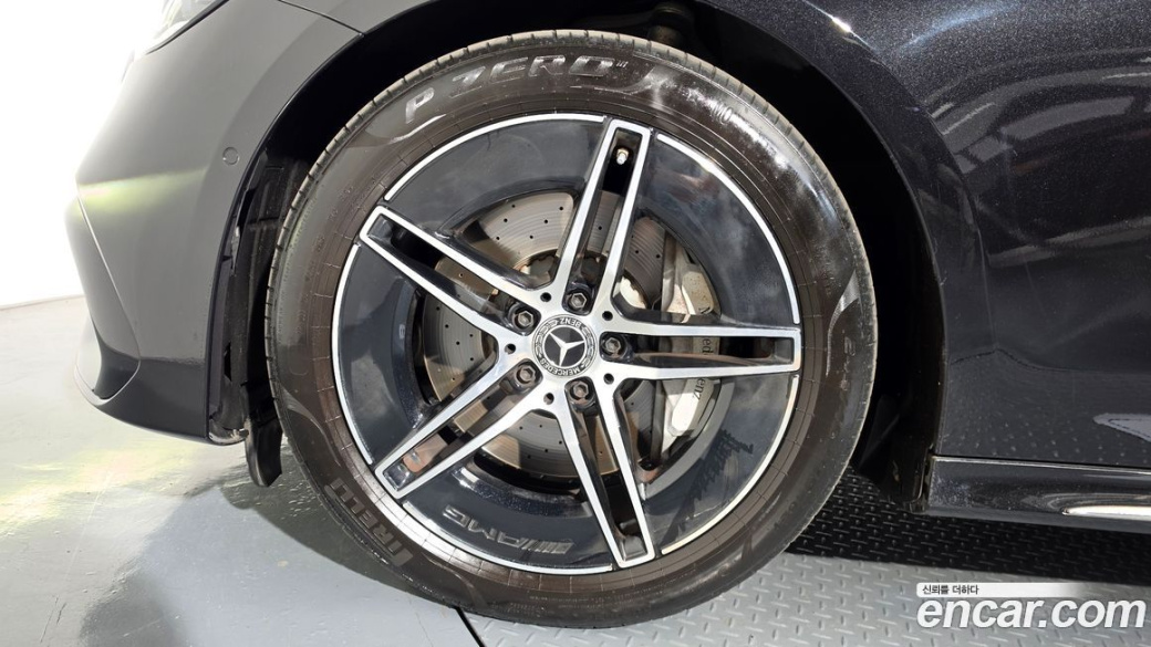 Mercedes-Benz E-Class E300 4MATIC AMG Line, 2024