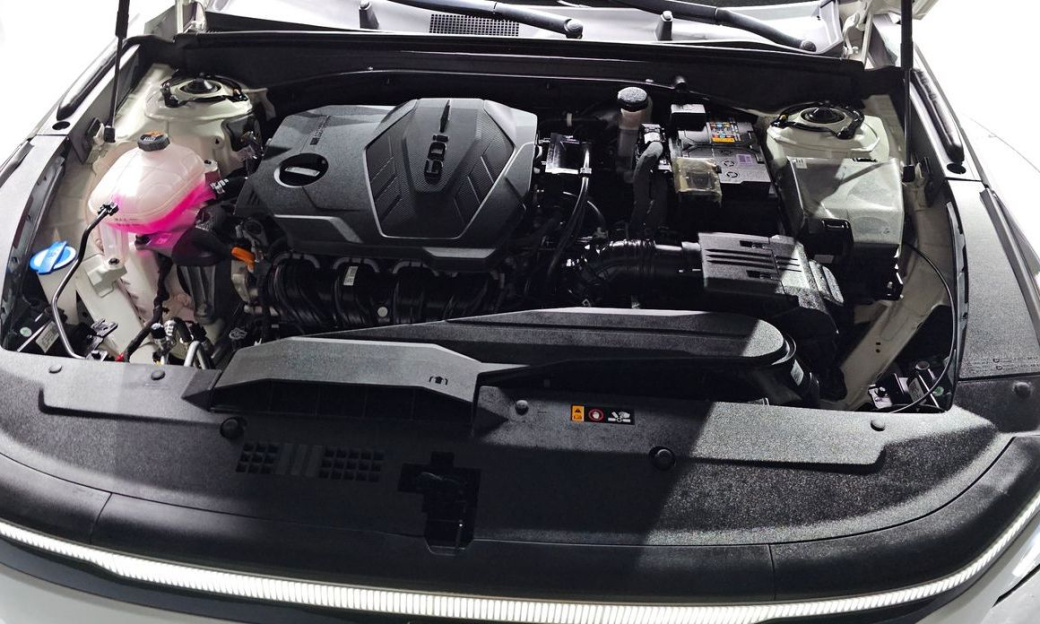 Kia K8 2.5 Gasoline 2WD, 2025