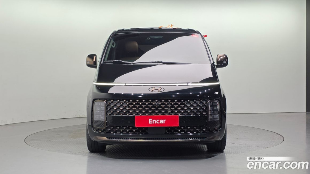 Hyundai Staria Lounge 9-Seater, 2022