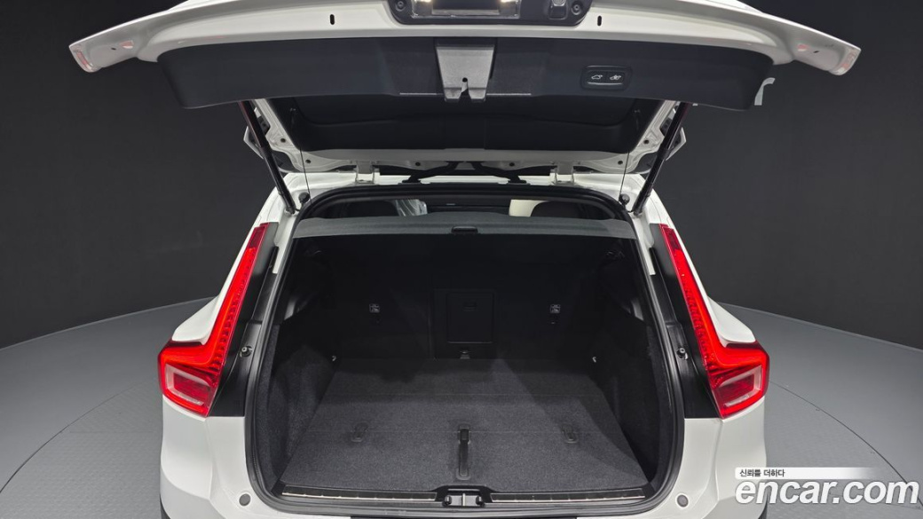 Volvo XC40 B4 Ultra Bright, 2025