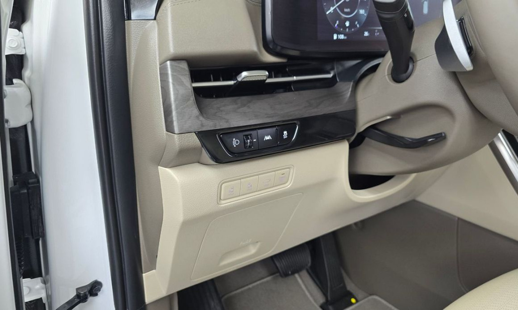 Kia Carnival 11-Seater Signature, 2023