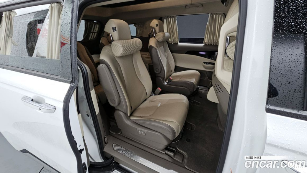 Kia Carnival 9-Seater Hi-Limousine, 2022