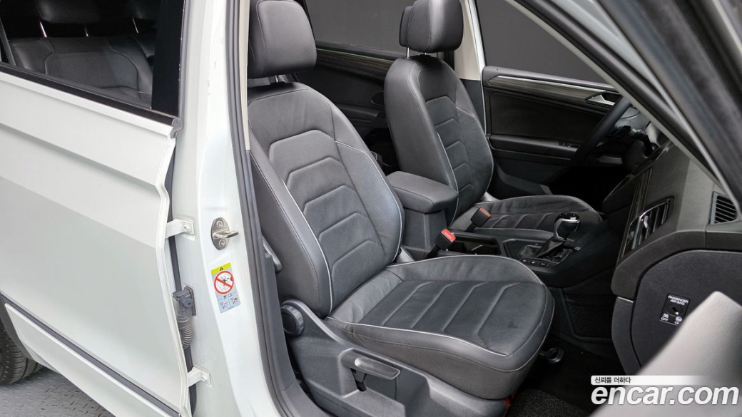 Volkswagen Tiguan 2.0 TSI R-Line, 2023