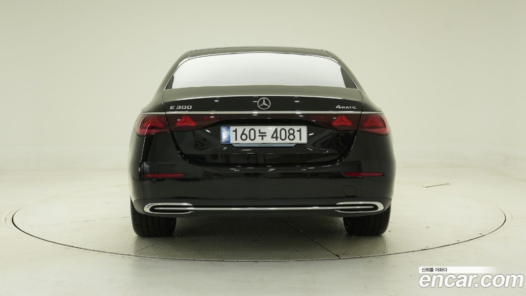 Mercedes-Benz E-Class E300 4MATIC Exclusive, 2025