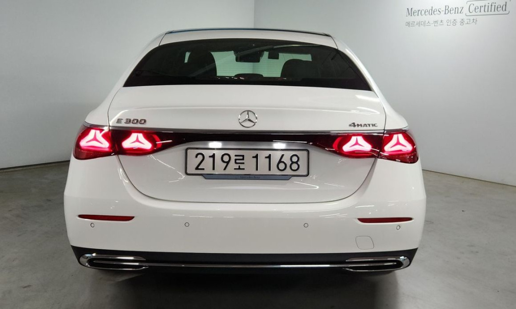 Mercedes-Benz E-Class E300 4MATIC Exclusive, 2025