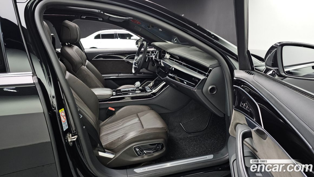 Audi A8 55 TFSI Quattro LWB, 2021