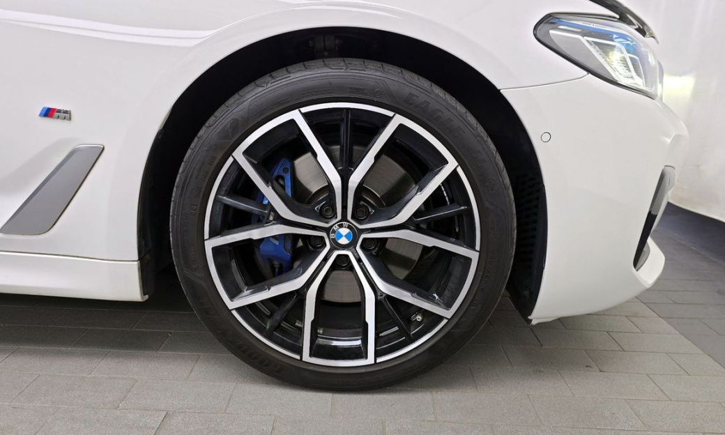 BMW 5-Series 530i xDrive M Sport Package, 2023