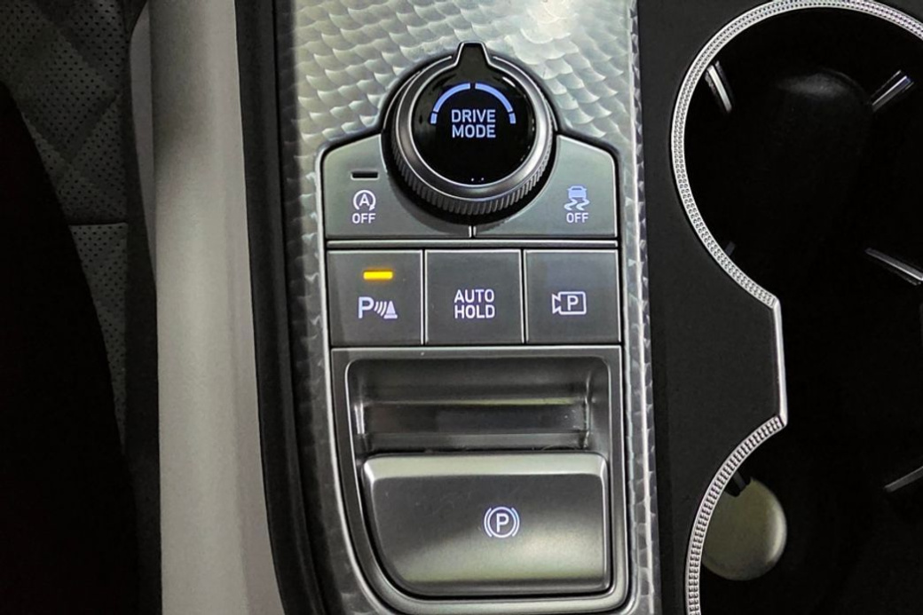 Genesis G70 Gasoline 2.0T 4WD, 2022
