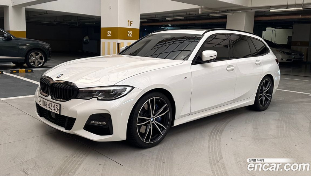 BMW 3-Series 320i Touring M Sports, 2022