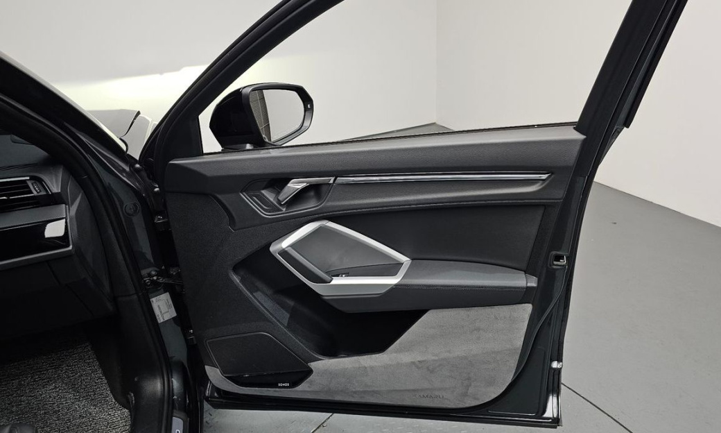 Audi Q3 35 TDI Premium, 2025