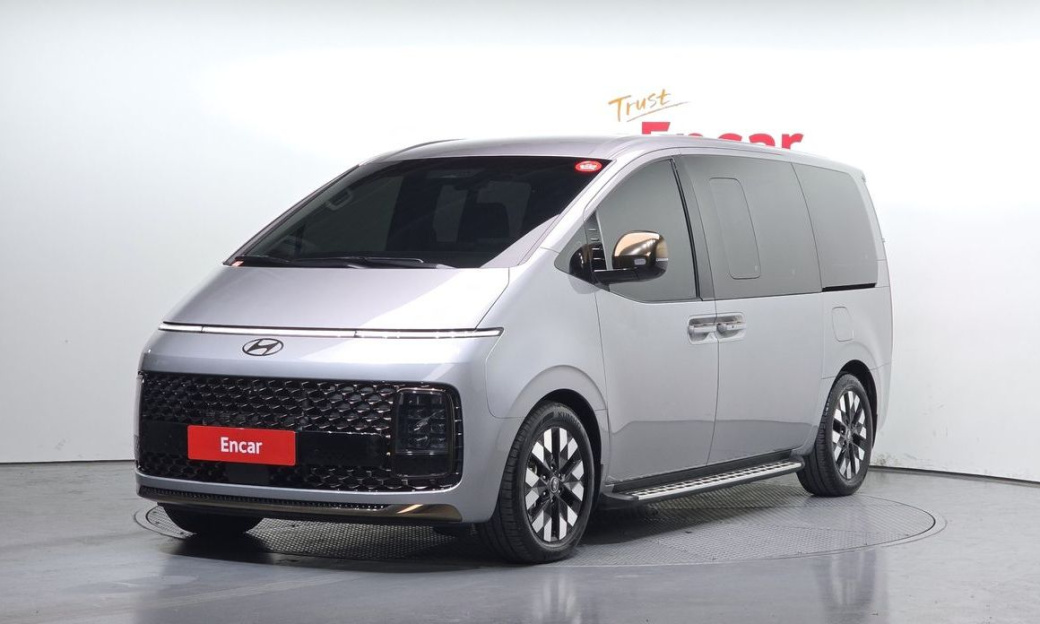 Hyundai Staria 4WD Lounge 9-Seater, 2025