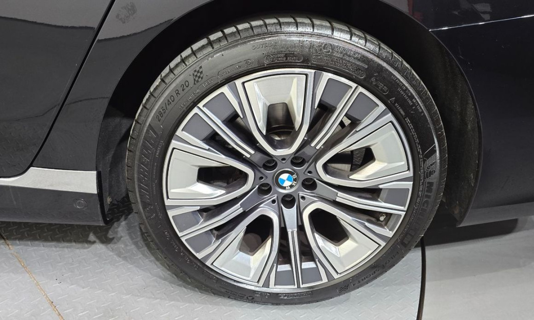BMW 7-Series 740i sDrive Design Pure Excellence, 2023