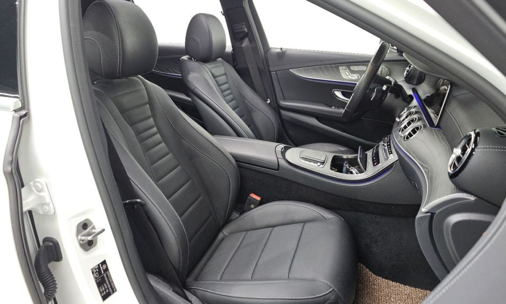 Mercedes-Benz E-Class E350 4MATIC Exclusive, 2023