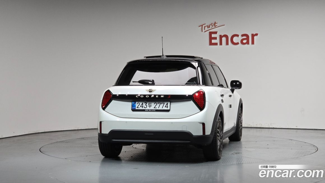 Mini Cooper 5 Door Favoured, 2025