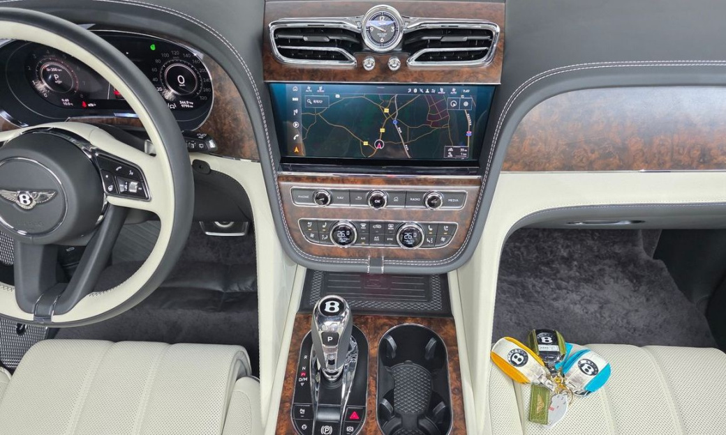 Bentley Bentayga 4.0 V8 EWB Azure, 2025