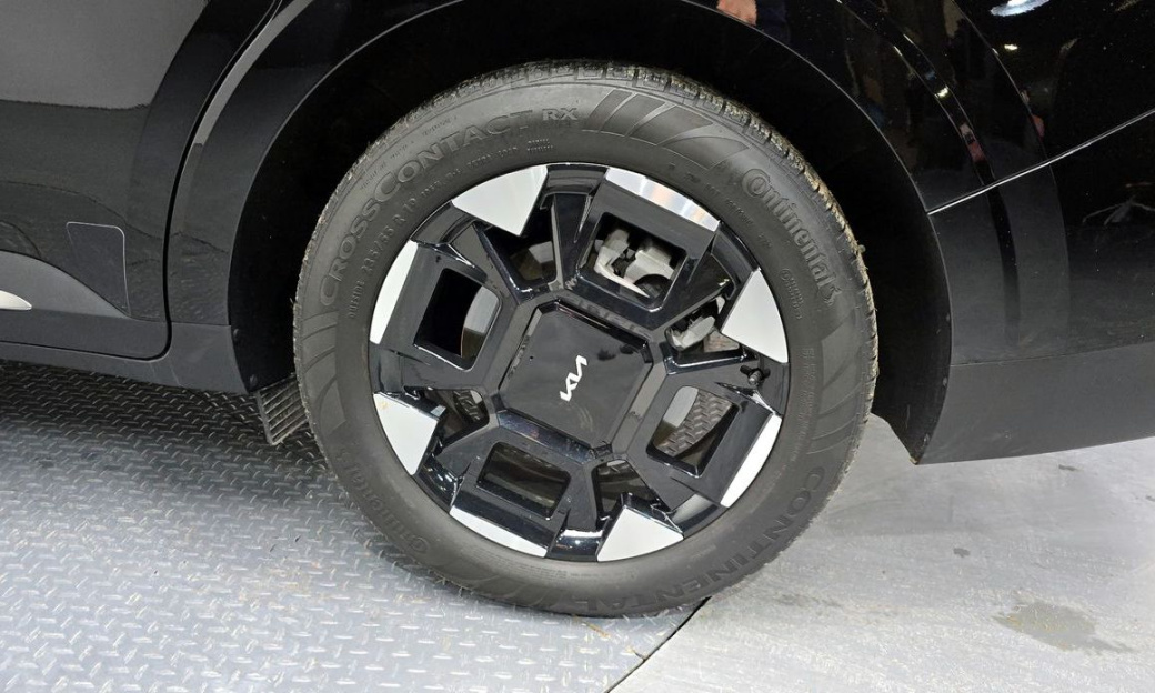 Kia Carnival 9-Seater Signature, 2025
