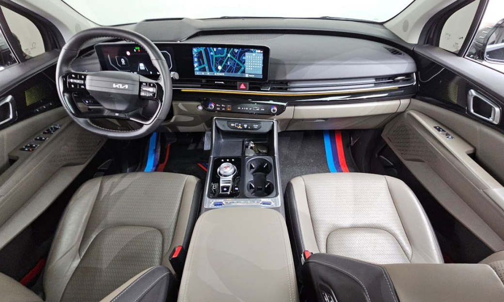 Kia Carnival 7-Seater Gravity, 2025