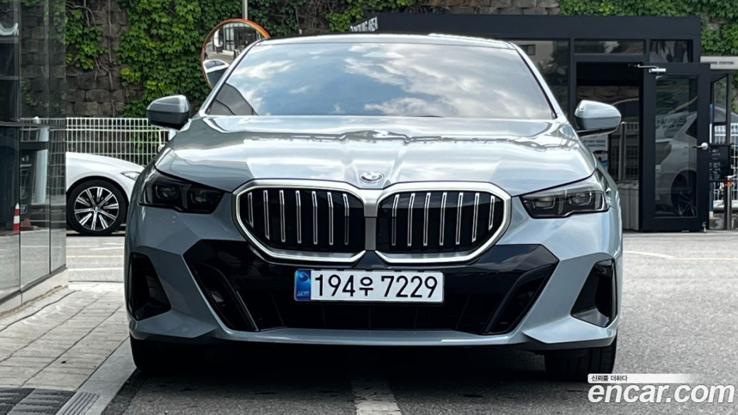 BMW 5-Series 520i M Sport, 2024