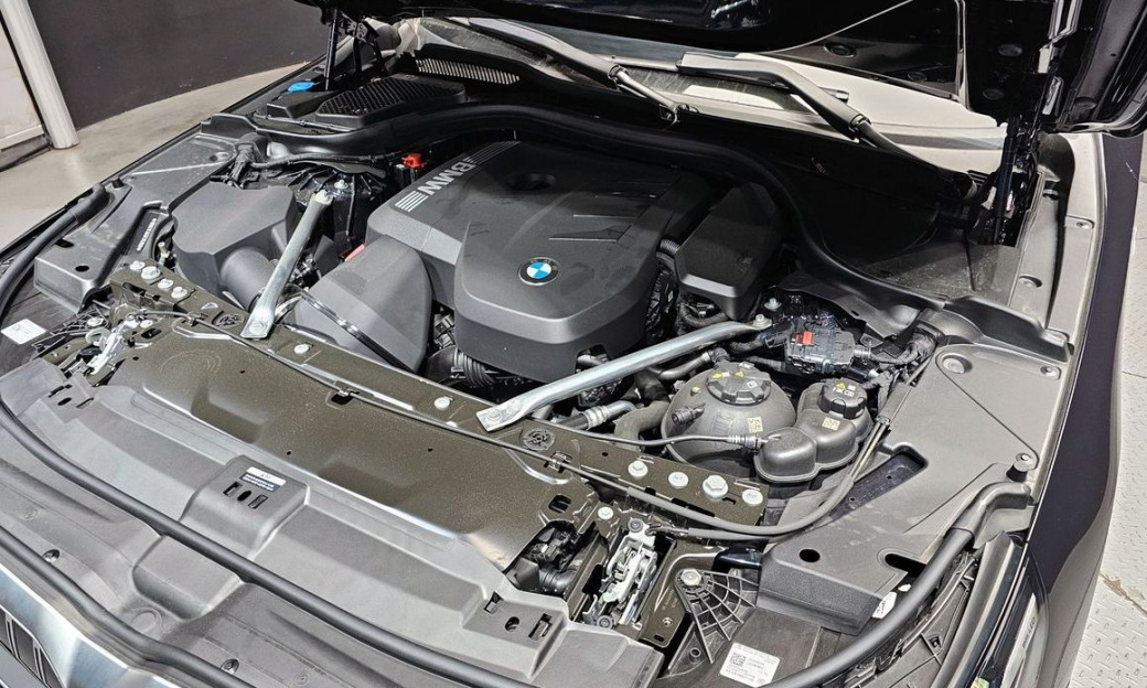 BMW 5-Series 520i M Sport, 2025