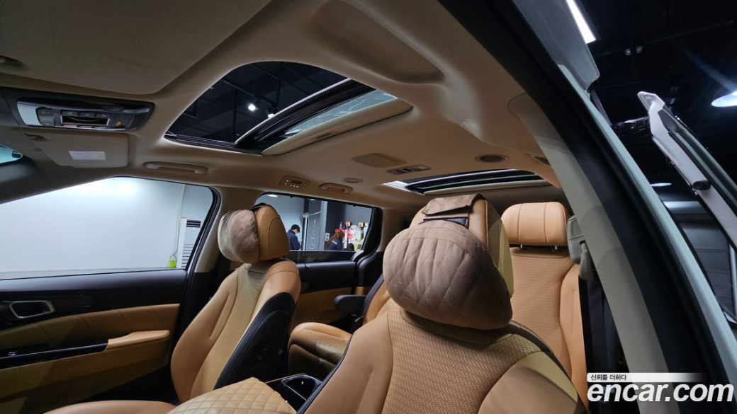 Kia Carnival 7-Seater Signature, 2023