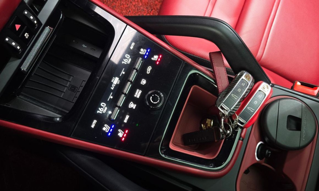 Porsche Cayenne 3.0, 2024