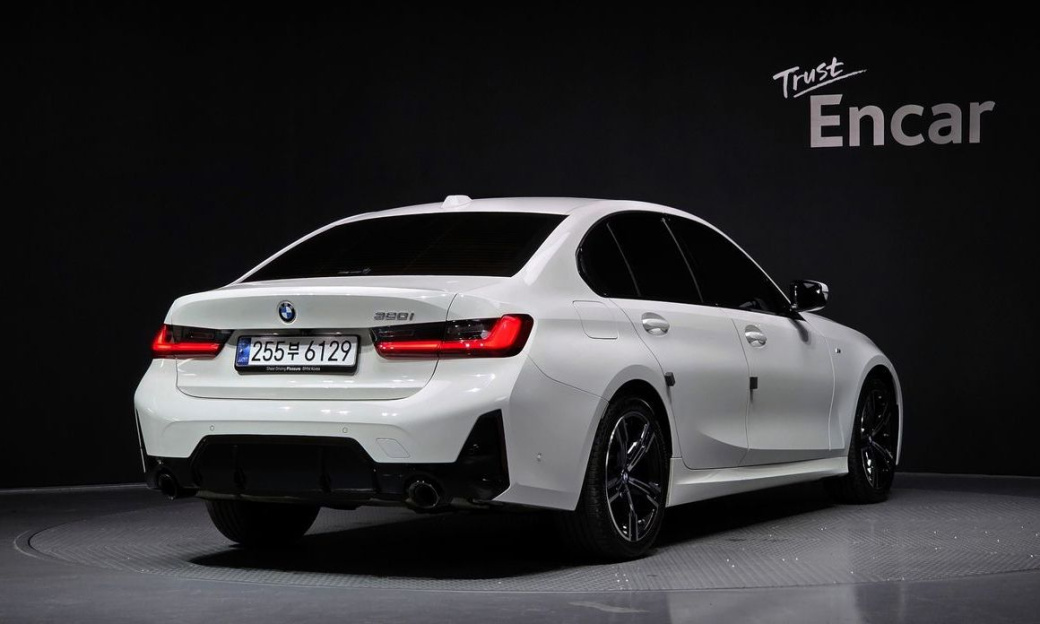 BMW 3-Series 320i M Sport, 2025