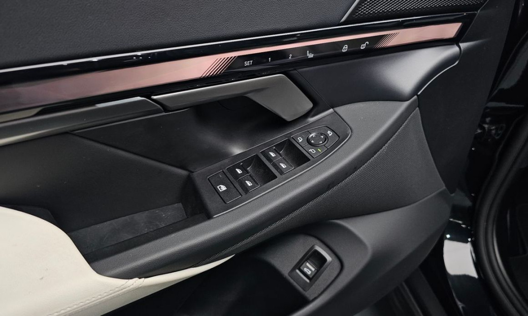 BMW 5-Series 520i, 2025
