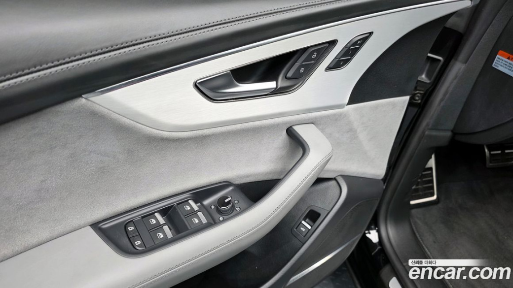 Audi Q8 55 TFSI Quattro Premium, 2023