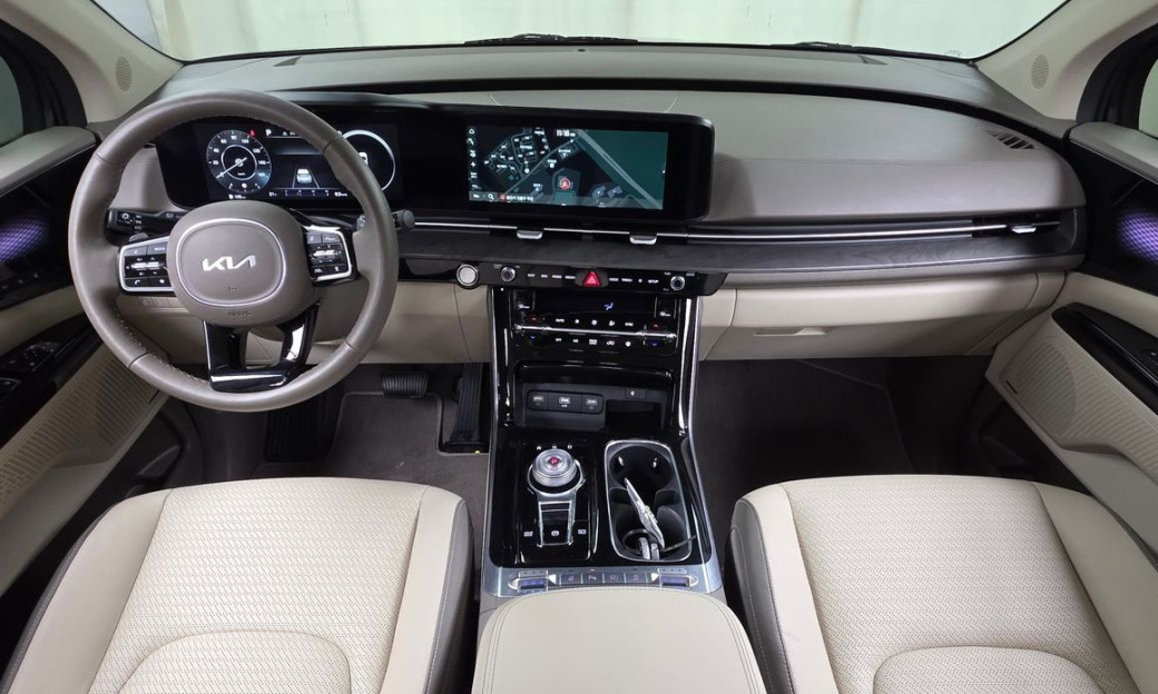 Kia Carnival 11-Seater Signature, 2023